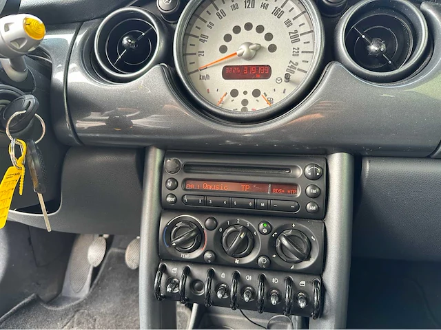 2005 mini cooper one personenauto - afbeelding 29 van  35