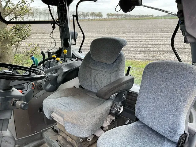 2005 new holland ts125a vierwielaangedreven landbouwtractor - afbeelding 15 van  31