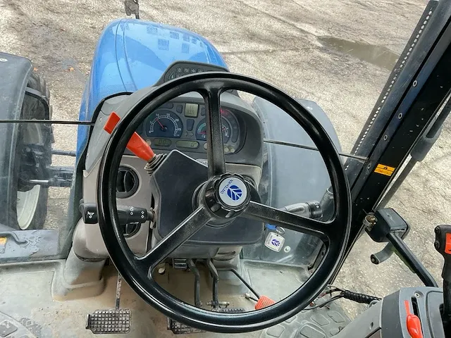 2005 new holland ts125a vierwielaangedreven landbouwtractor - afbeelding 16 van  31