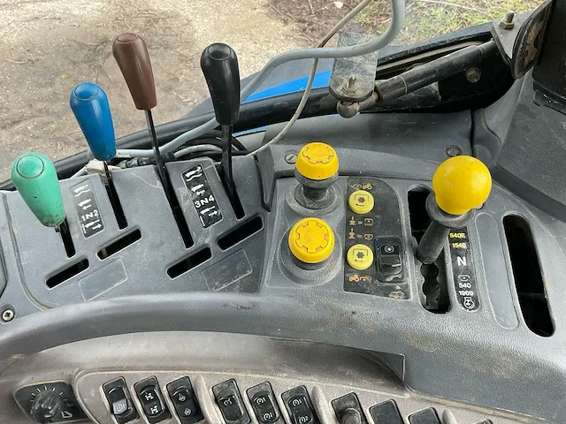2005 new holland ts125a vierwielaangedreven landbouwtractor - afbeelding 18 van  31