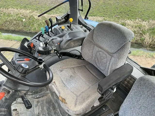 2005 new holland ts125a vierwielaangedreven landbouwtractor - afbeelding 17 van  38