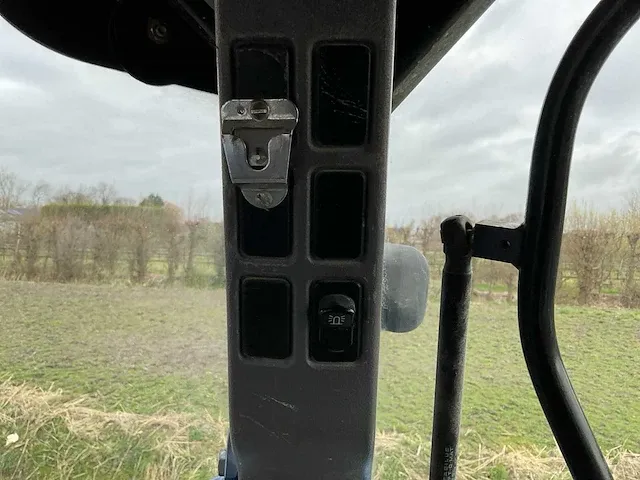 2005 new holland ts125a vierwielaangedreven landbouwtractor - afbeelding 21 van  38