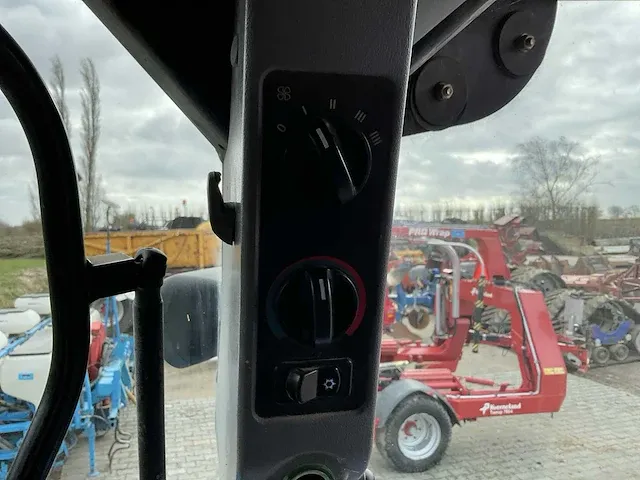2005 new holland ts125a vierwielaangedreven landbouwtractor - afbeelding 29 van  38