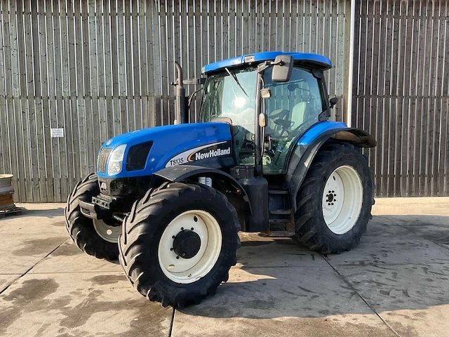 2005 new holland ts135a plus vierwielaangedreven landbouwtractor - afbeelding 1 van  33