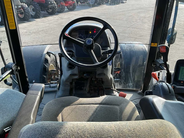 2005 new holland ts135a plus vierwielaangedreven landbouwtractor - afbeelding 13 van  33
