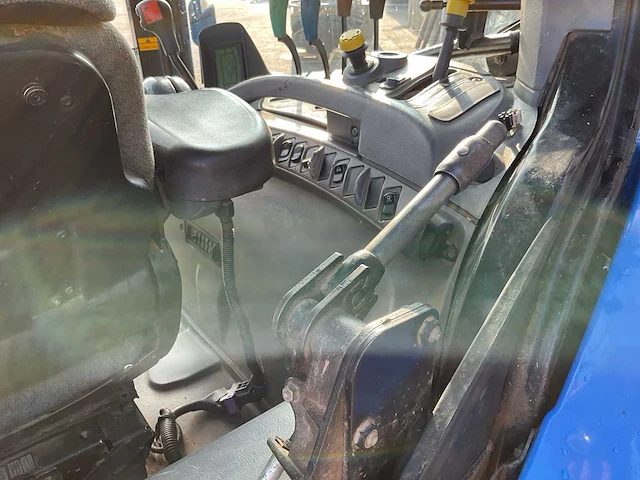 2005 new holland ts135a plus vierwielaangedreven landbouwtractor - afbeelding 14 van  33