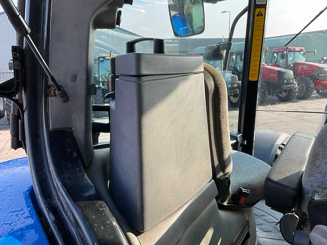 2005 new holland ts135a plus vierwielaangedreven landbouwtractor - afbeelding 15 van  33