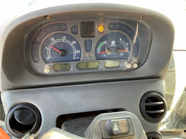 2005 new holland ts135a plus vierwielaangedreven landbouwtractor - afbeelding 27 van  33