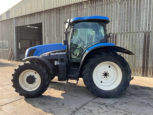 2005 new holland ts135a plus vierwielaangedreven landbouwtractor - afbeelding 32 van  33