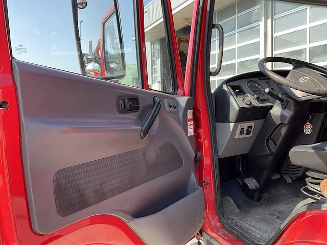 2005 nissan atleon be-trekker met oplegger - afbeelding 15 van  32