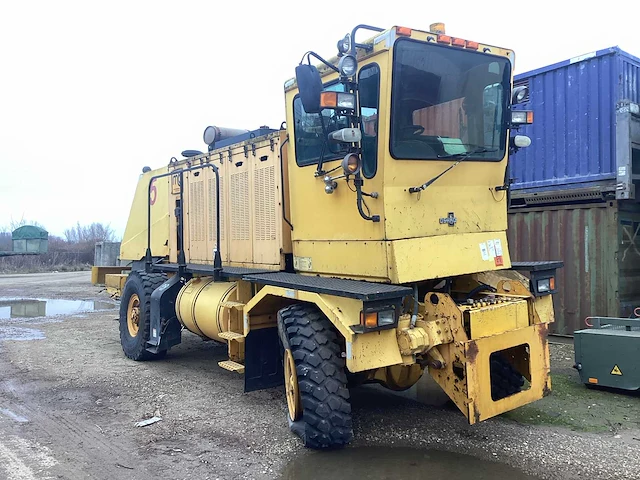 2005 oshkosh h2718- runway broom - afbeelding 2 van  14