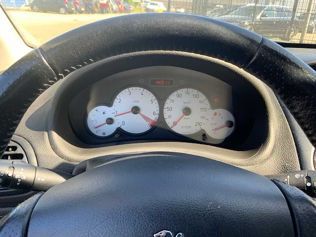 2005 peugeot 206 sw 1.4-16v xs personenauto - afbeelding 13 van  23