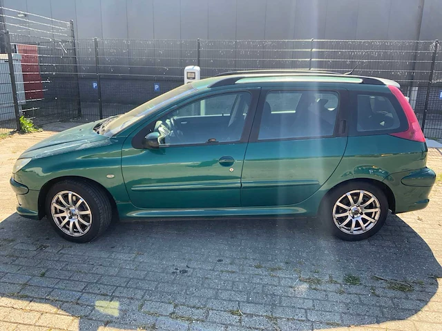 2005 peugeot 206 sw 1.4-16v xs personenauto - afbeelding 17 van  23