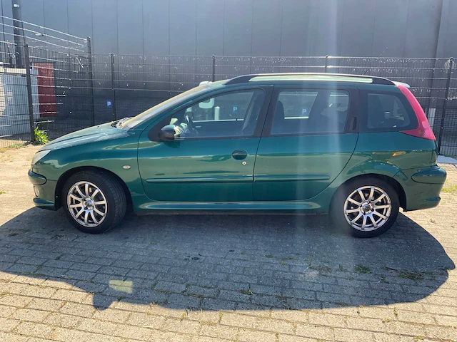 2005 peugeot 206 sw 1.4-16v xs personenauto - afbeelding 18 van  23
