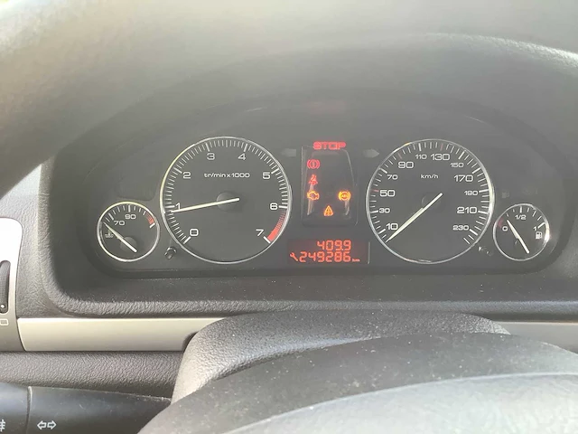 2005 peugeot 407 1.8-16v xr personenauto - afbeelding 9 van  13