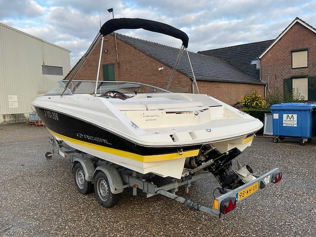 2005 regal 2000 bowrider speedboot - afbeelding 40 van  43