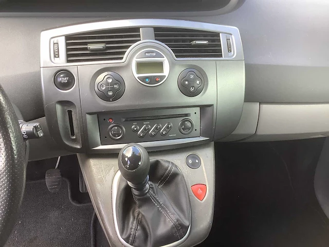 2005 renault scénic 2.0-16v priv.luxe personenauto - afbeelding 10 van  13