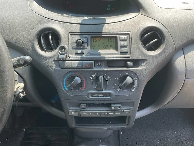 2005 toyota yaris 1.4 d-4d 61-rt-xk - afbeelding 9 van  28