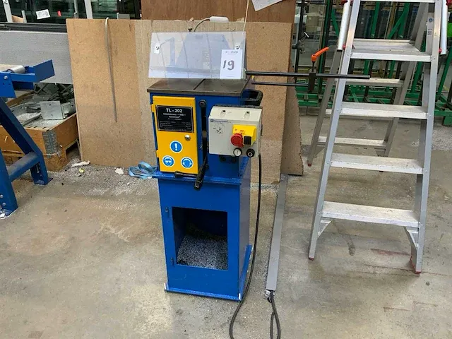 2005 tronzadoras tl 302 m afkortcirkelzaagmachine - afbeelding 1 van  4