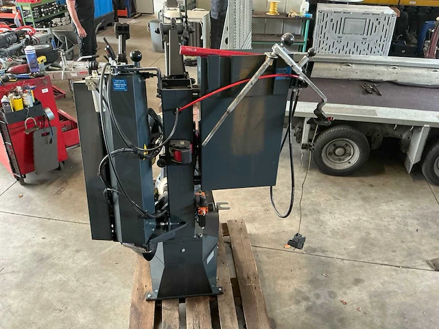 2006 butler airhydraulic banden de-en montageapparaat - afbeelding 4 van  18