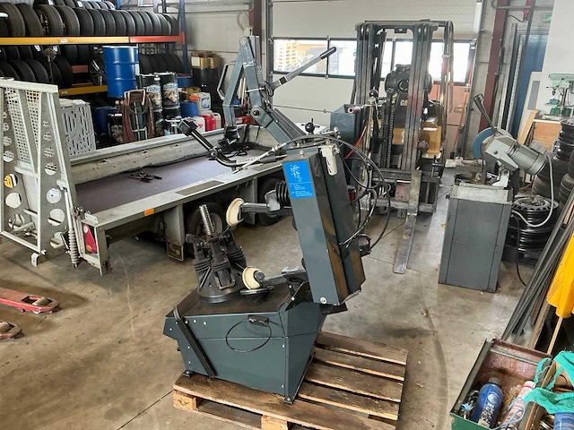 2006 butler airhydraulic banden de-en montageapparaat - afbeelding 12 van  18