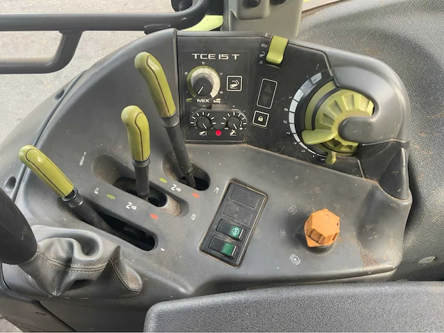 2006 claas ares 557 atz vierwielaangedreven landbouwtractor - afbeelding 16 van  47