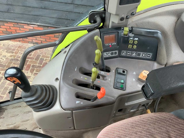 2006 claas ares 826 rz vierwielaangedreven landbouwtractor - afbeelding 17 van  34