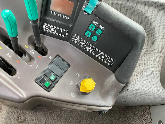 2006 claas ares 836 rz vierwielaangedreven landbouwtractor - afbeelding 28 van  39
