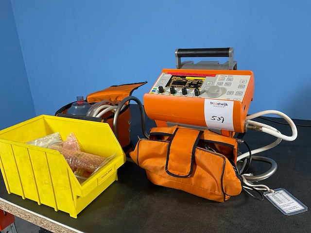 2006 dräger oxylog 3000 beademingstoestel - afbeelding 1 van  8