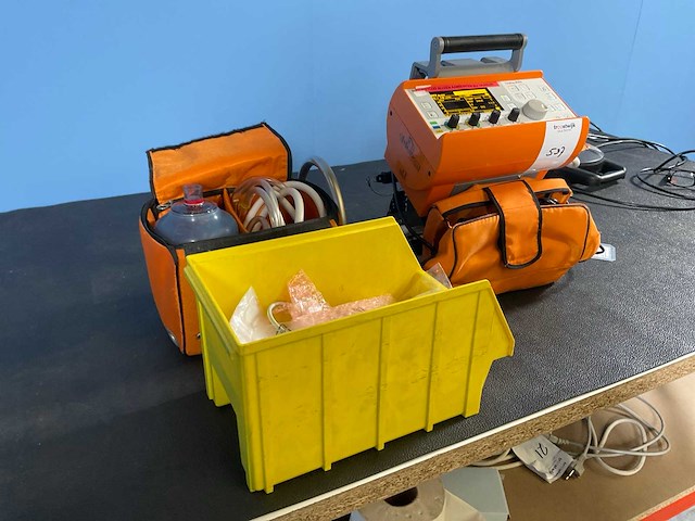 2006 dräger oxylog 3000 beademingstoestel - afbeelding 2 van  8