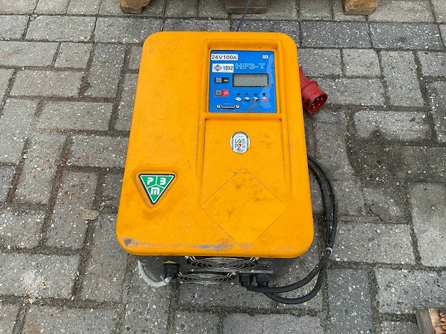 2006 hf3-t 24v 100a acculader - afbeelding 1 van  6