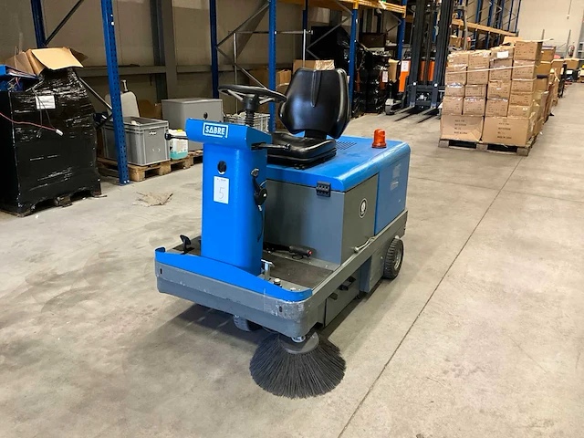 2006 isal pb110 zelfrijdende veegzuig machine - afbeelding 1 van  12