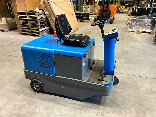2006 isal pb110 zelfrijdende veegzuig machine - afbeelding 6 van  12