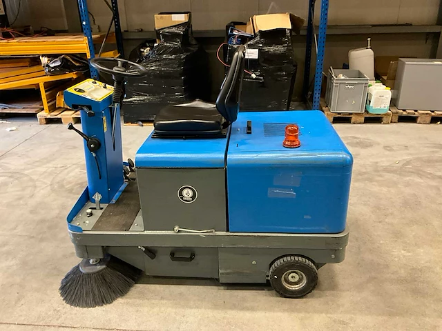 2006 isal pb110 zelfrijdende veegzuig machine - afbeelding 8 van  12