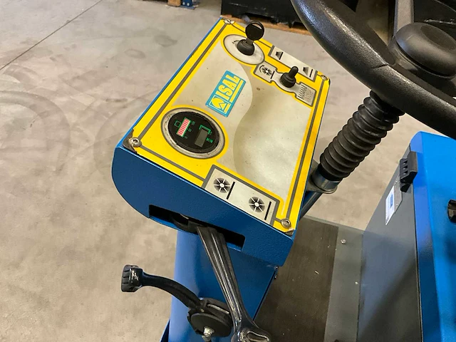 2006 isal pb110 zelfrijdende veegzuig machine - afbeelding 10 van  12