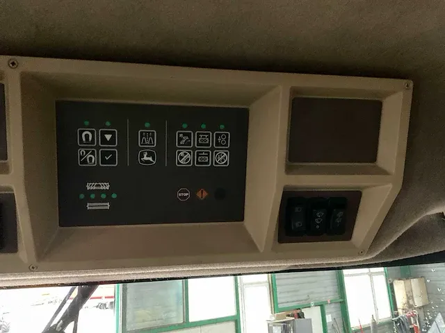 2006 john deere - 7300 - hakselaar - afbeelding 8 van  18