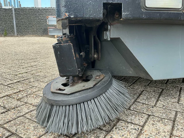 2006 karcher powerbosch sw6 zelfrijdende veegmachine - afbeelding 6 van  31