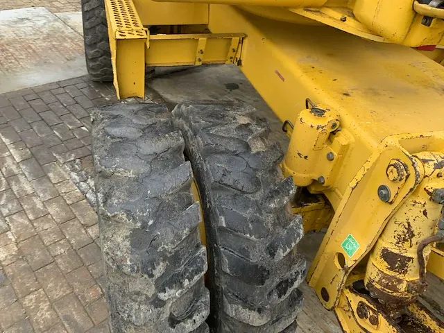 2006 komatsu pw110 banden graafmachine - afbeelding 2 van  34