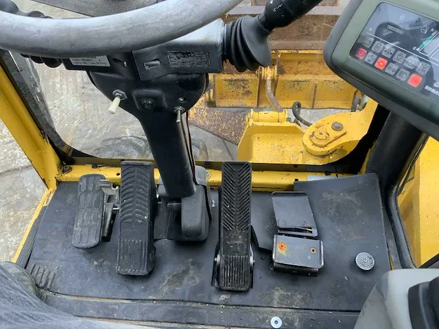 2006 komatsu pw110 banden graafmachine - afbeelding 11 van  34