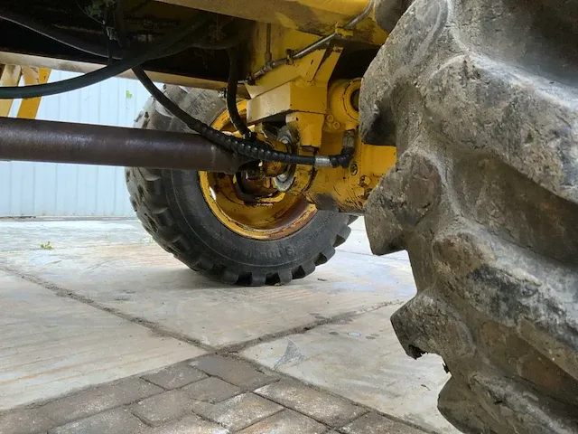 2006 komatsu pw110 banden graafmachine - afbeelding 19 van  34