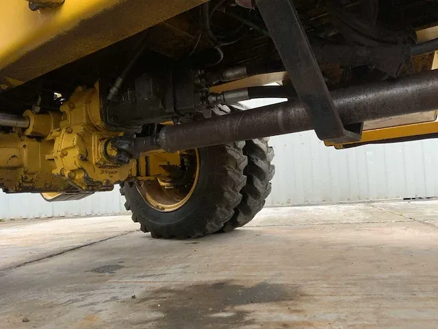 2006 komatsu pw110 banden graafmachine - afbeelding 20 van  34