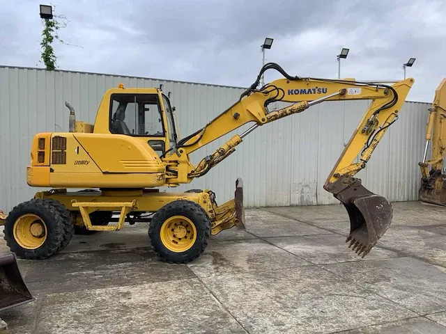 2006 komatsu pw110 banden graafmachine - afbeelding 12 van  34