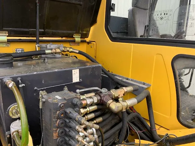 2006 komatsu pw110 banden graafmachine - afbeelding 24 van  34