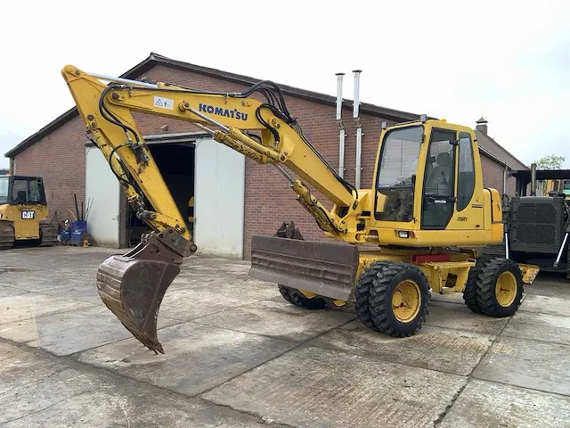 2006 komatsu pw110 banden graafmachine - afbeelding 29 van  34