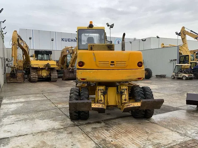 2006 komatsu pw110 banden graafmachine - afbeelding 30 van  34