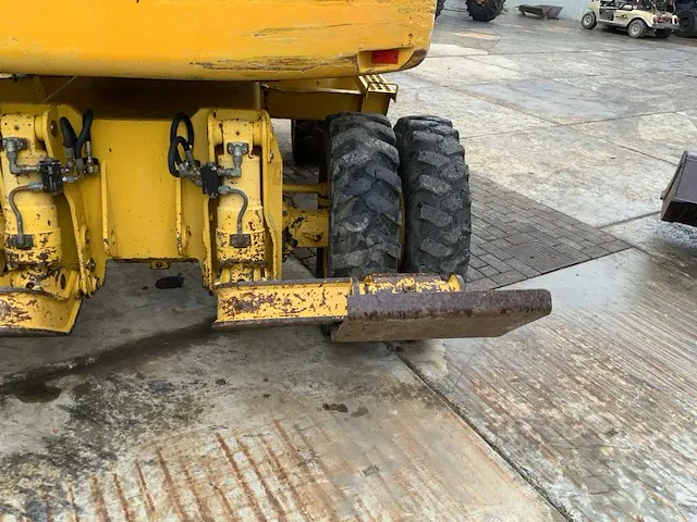 2006 komatsu pw110 banden graafmachine - afbeelding 31 van  34