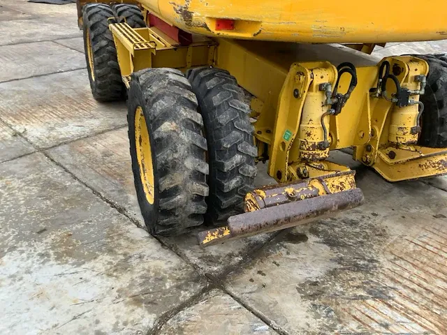 2006 komatsu pw110 banden graafmachine - afbeelding 32 van  34