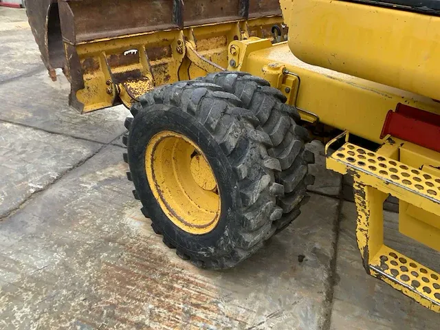 2006 komatsu pw110 banden graafmachine - afbeelding 33 van  34