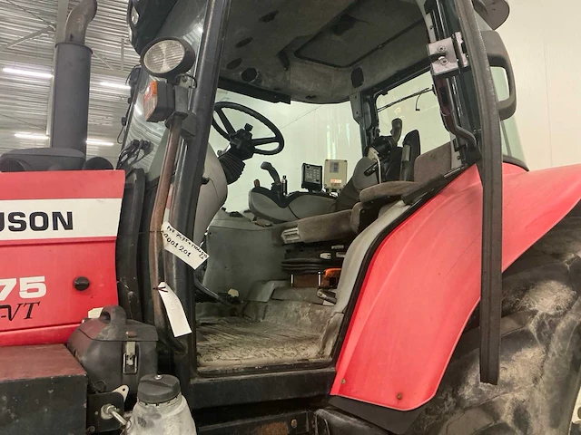 2006 massey ferguson 7475 dyna-vt tractor+herder - afbeelding 17 van  31