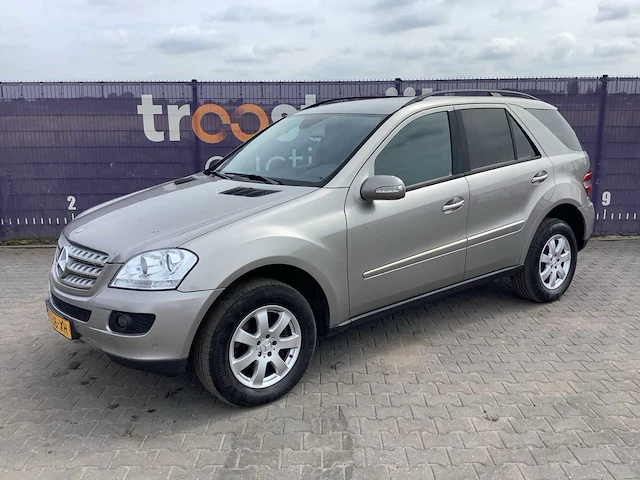 2006 mercedes-benz m-klasse bedrijfswagen - afbeelding 1 van  12